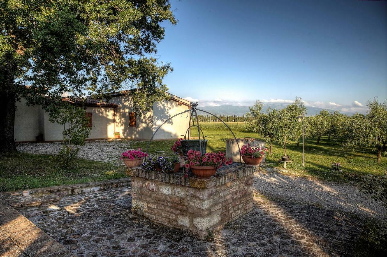 Gasthaus Le Ghiande Spello Exterior foto